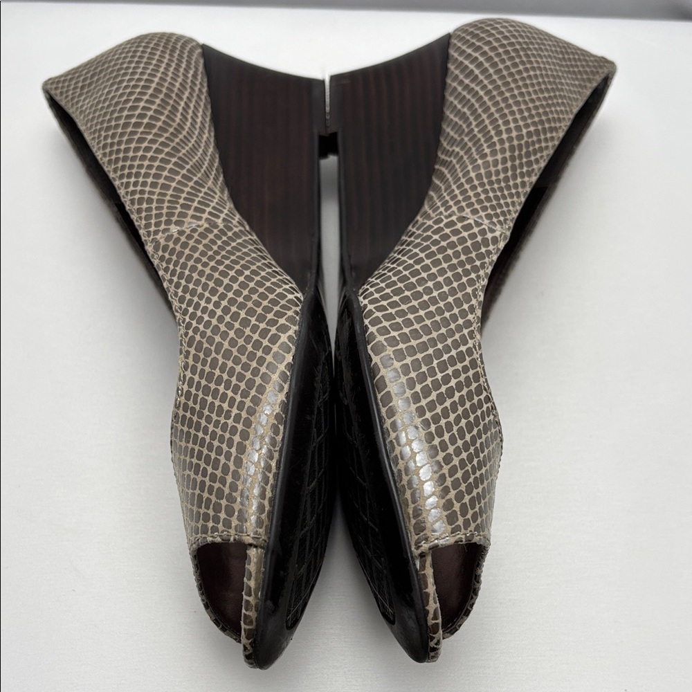 Calvin Klein “Bree” Peep-Toe Wedge Heels Metallic/Snakes Design W Sz8 #0245 - Picture 9 of 13